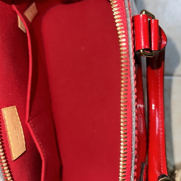 Louis Vuitton Women's Alma PM MV CERISE 🍒 with lock, key and strap. - Picture 3 of 14